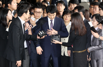 계란에 젖은 이석기 의원                                                                                                                                                                           