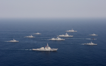  위협에 대응하기 위해 `한ㆍ미연합 해군` 항진                                                                                                                                                      
