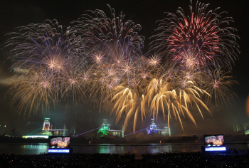 `포항국제불빛축제` 세계의 불꽃 대결..황홀경 선사                                                                                                                                                  