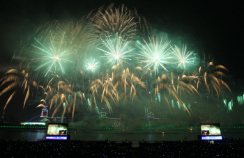 `포항국제불빛축제` 10만여발의 불꽃 번진 밤하늘                                                                                                                                                    