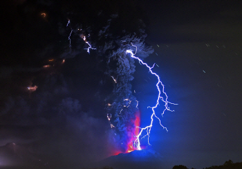  칠레 칼부코 화산 42년 만에 폭발                                                                                                                                                                  