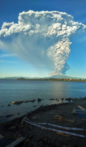  해발 2000m 칠레 칼부코 화산 폭발                                                                                                                                                                 