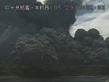 日 가고시마 화산 분화.. 분연으로 뒤덮여                                                                                                                                                           