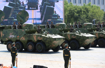 중국이 열병식서 공개한 가공할 무기들                                                                                                                                                             