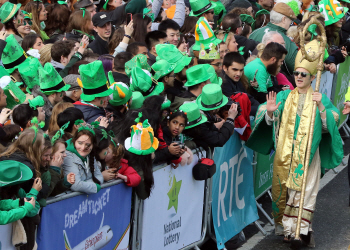 미국 뉴욕 한복판에서 펼쳐진 초록물결..성 패트릭 데이 페스티벌 개최                                                                                                                                      