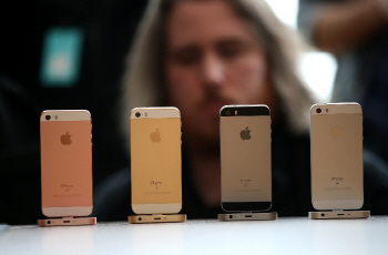  애플 아이폰SE 뒷면.. 네가지 색상                                                                                                                                                                 