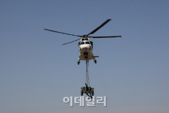  한국형 헬기 ‘수리온’ 화포 공수                                                                                                                                                                 