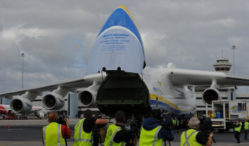  `안토노프 AN-225 므리야` 쉽게 볼 수 없는 세계 최대 비행기                                                                                                                                        