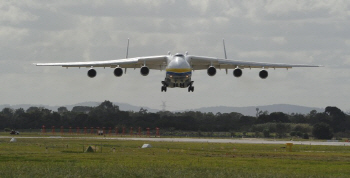  세계 최대 비행기 `안토노프 AN-225 므리야`, 묵직한 비행                                                                                                                                           