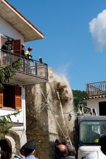 이탈리아 지진, `여진에 속수 무책`                                                                                                                                                                 