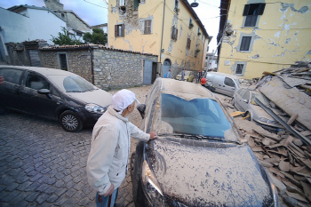 이탈리아 지진, `상당한 재산피해에 한숨 뿐`                                                                                                                                                        