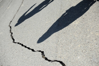 이탈리아 지진, `갈라진 도로`                                                                                                                                                                      