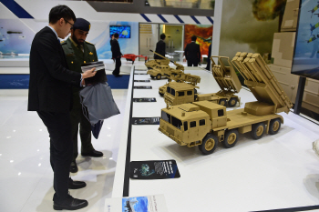  IDEX 중국 전시관에 군용차량 모형                                                                                                                                                                 