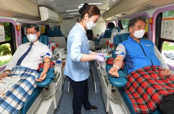 코로나19 극복 사랑나눔 헌혈 캠페인 동참한 통일부                                                                                                                                                  
