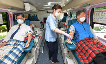 코로나 극복 사랑나눔 헌혈 캠페인 동참한 통일부                                                                                                                                                    