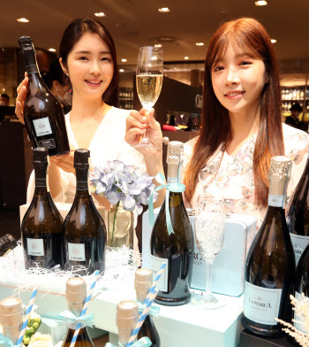 롯데百, 아시아 최초 이태리 최상급 스파클링 와인 '라 마르카 루미노레' 선보여                                                                                                             