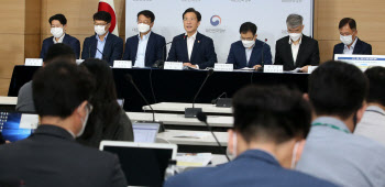 성윤모, 첨단산업 세계공장 도약을 위한 '소재·부품·장비 2.0 전략' 발표                                                                                                                  