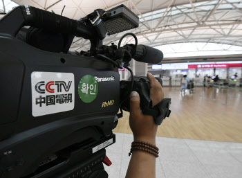 한·중 항공편 재개 취재하는 중국 매체                                                                                                                                                             