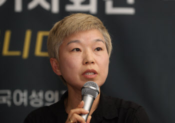 "4년간 성폭력 피해… 서울시에 알리자 '박원순 그럴 사람 아냐' 답변"                                                                                                            