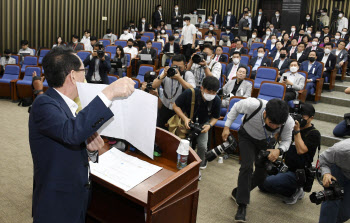 민주당의 일방적인 상임위 진행 비판하는 김도읍                                                                                                                                                     