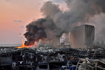'대폭발' 레바논 창고에 인화성물질 질산암모늄 2750톤 있었다                                                                                                                                    