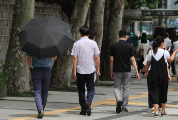 '오늘 우산은 양산'                                                                                                                                                                      