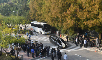 장례식장에서 한남동 자택으로 향하는 이건희 회장 운구차량                                                                                                                                          