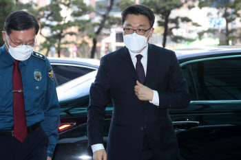 김진욱 공수처장, 사건이첩을 포함한 상호 협력 방안 논의 위해 경찰청 방문                                                                                                                           