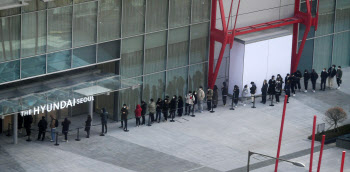 '더현대 서울' 사전 오픈에 몰린 시민들                                                                                                                                                   