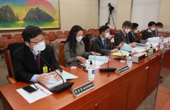 정무위, '전자금융거래법 개정안에 관한 공청회' 개최                                                                                                                                      