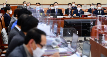 국회 법사위, '답변하는 박범계 장관'                                                                                                                                                     