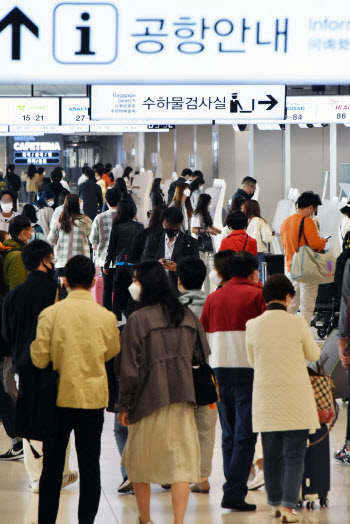김포공항 국내선, 봄나들이객들로 '인산인해'                                                                                                                                              