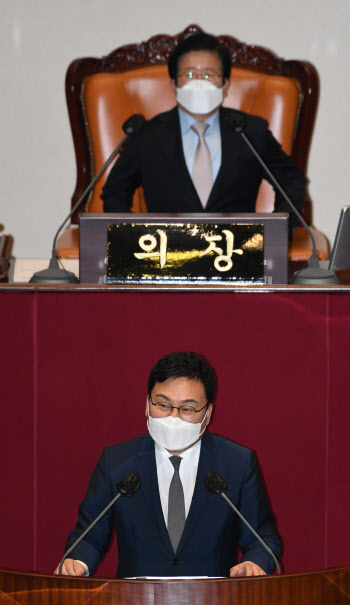 '체포동의안 신상발언하는 이상직 의원'                                                                                                                                                   