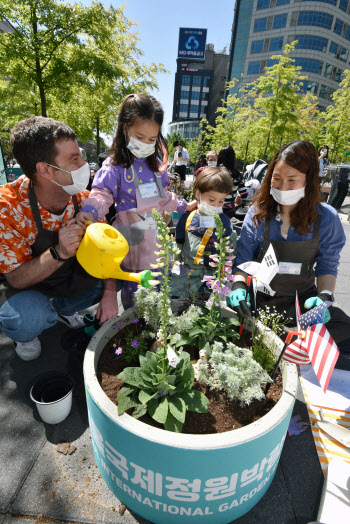 서울 거주 외국인 가족들이 만드는 정원                                                                                                                                                             