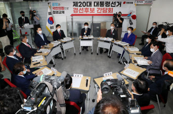 국민의힘 대선 경선후보 간담회, '인사말하는 이준석 대표'                                                                                                                                 