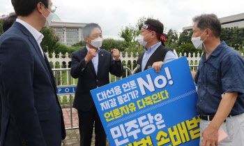 김기현, KBS노조 징벌적 손배법 반대 1인시위 방문                                                                                                                                                   