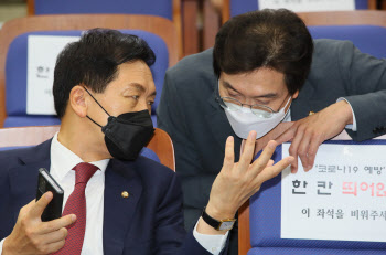 '논의하는 김기현-강민국'                                                                                                                                                                