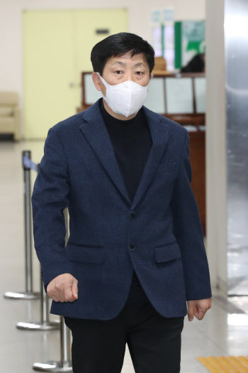 법정으로 향하는 박상학 자유북한운동연합 대표                                                                                                                                                      