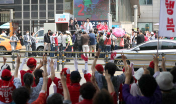 오세훈 서울시장 후보 지지하는 시민들                                                                                                                                                              