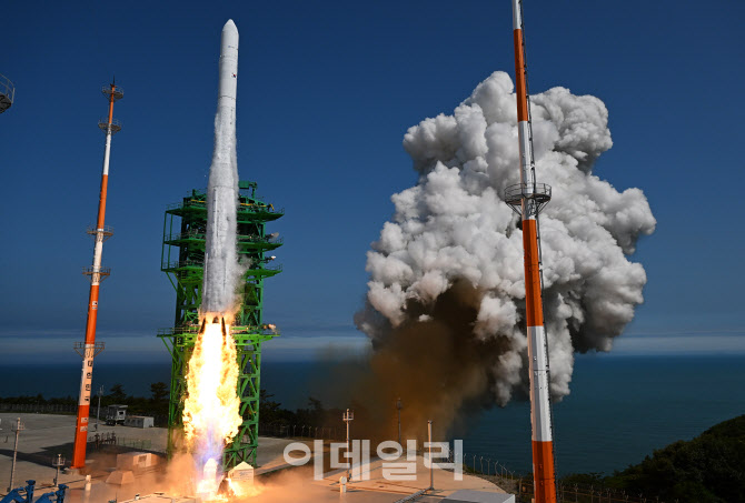 누리호 발사 성공…2027년까지 4차례 추가 발사                                                                                                                                                      