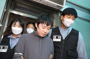 검찰 송치되는 '신당역 살인' 피의자 전주환                                                                                                                                               