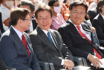 이야기 나누는 박보균 장관-이재명 대표-정진석 위원장                                                                                                                                               