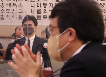 '법사위 참석한 한동훈-김의겸'                                                                                                                                                           