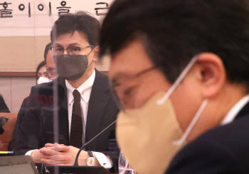법사위, '김의겸 의원 바라보는 한동훈 장관'                                                                                                                                              