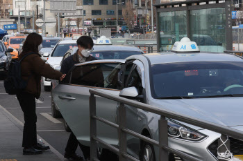 서울시 택시 요금 인상, 서민들 등골 휜다                                                                                                                                                           