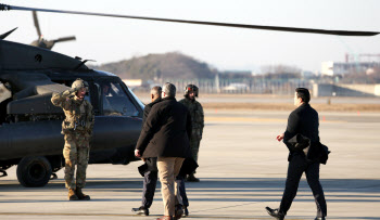 헬기로 이동하는 로이드 오스틴 미국 국방장관                                                                                                                                                       