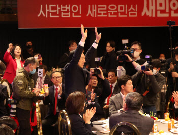  인사하는 김기현 후보                                                                                                                                                                             