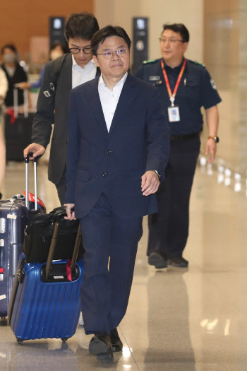 일본에서 귀국하는 유국희 원자력안전위원장                                                                                                                                                         