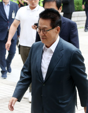  박지원 전 국정원장, 서해피격 관련 재판 출석                                                                                                                                                      
