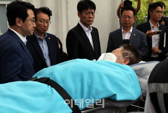 이재명 대표, '회복치료 위해 녹색병원으로 이송'                                                                                                                                          